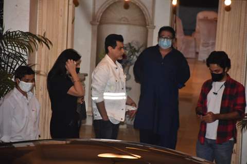 Sanjay Kapoor and Maheep Kapoor attend Randhir Kapoor's birthday dinner!