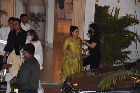 Kareena Kapoor Khan at Randhir Kapoor's birthday dinner!