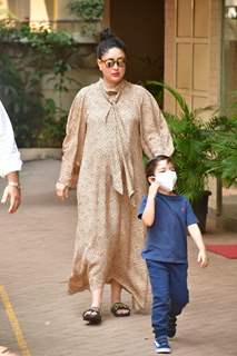 Kareena Kapoor Khan spotted visiting Karishma Kapoor's house 