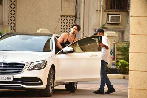 Tiger Shroff snapped visiting rumoured girlfriend Disha Patani