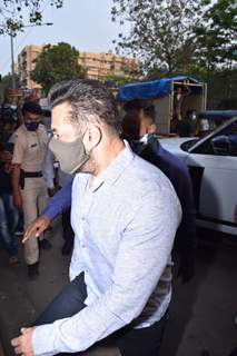 Salman Khan arrive at the sets of brother Arbaaz Khan's chat show - Pinch