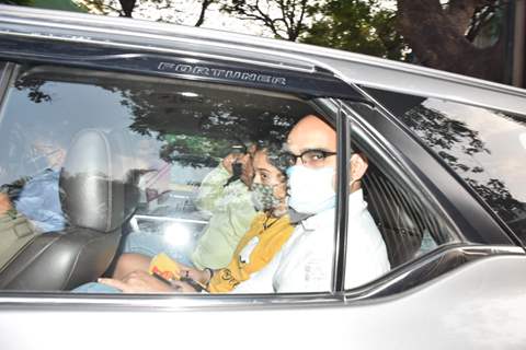 Aamir Khan spotted with daughter Ira Khan in Pali Hill, Bandra