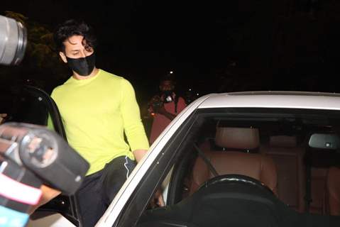 Tiger Shroff-Disha Patani step out for a romantic dinner date!