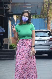 Sunny Leone snapped at JCB salon in Juhu