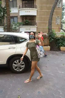 Sara Ali Khan snapped at gym in Santacruz 