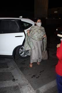 Amrita Singh spotted at airport