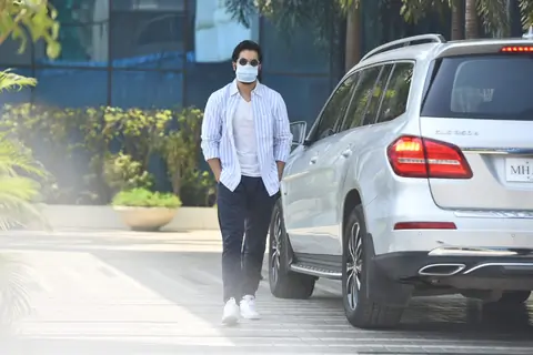 Varun Dhawan spotted at Sajid Nadiadwala office in Andheri