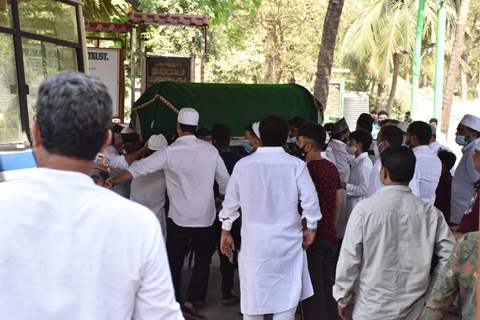 Gauhar Khan at her Father's funeral with her family! 