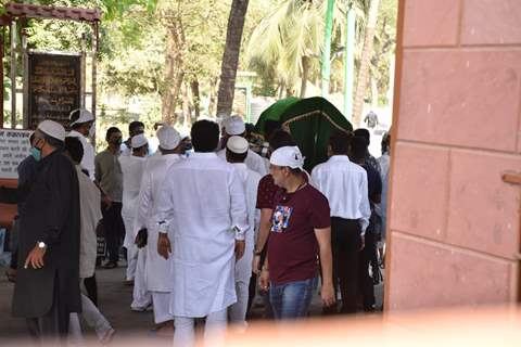 Gauhar Khan at her Father's funeral with her family! 