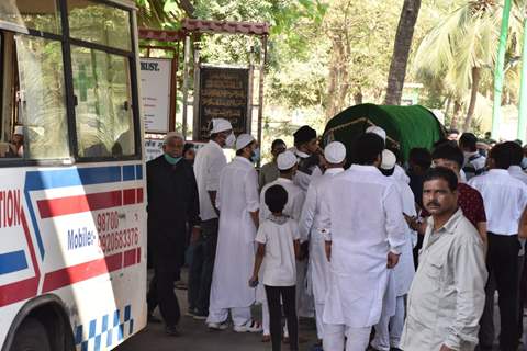 Gauhar Khan at her Father's funeral with her family! 