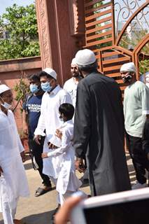 Gauhar Khan at her Father's funeral with her family! 