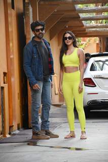 Kartik Aaryan and Kiara Advani make a stylish appearance at a dance class in Mumbai!