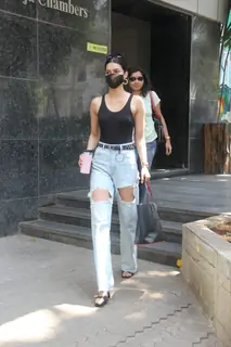 Kriti Sanon snapped at a clinic in Santacruz!