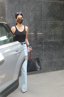 Kriti Sanon snapped at a clinic in Santacruz!