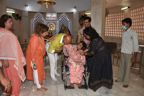 Rakesh Roshan and family attend Shivratri Puja in Panvel! 