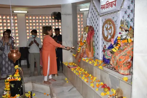 Rakesh Roshan and family attend Shivratri Puja in Panvel! 