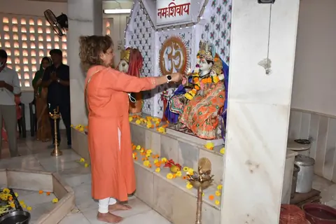 Rakesh Roshan and family attend Shivratri Puja in Panvel! 
