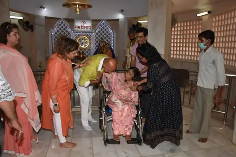 Rakesh Roshan and family attend Shivratri Puja in Panvel! 