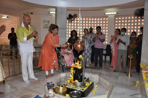 Rakesh Roshan and family attend Shivratri Puja in Panvel! 