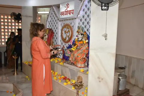 Rakesh Roshan and family attend Shivratri Puja in Panvel! 