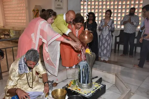 Rakesh Roshan and family attend Shivratri Puja in Panvel! 