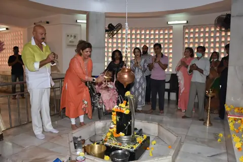 Rakesh Roshan and family attend Shivratri Puja in Panvel! 