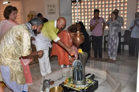 Rakesh Roshan and family attend Shivratri Puja in Panvel! 