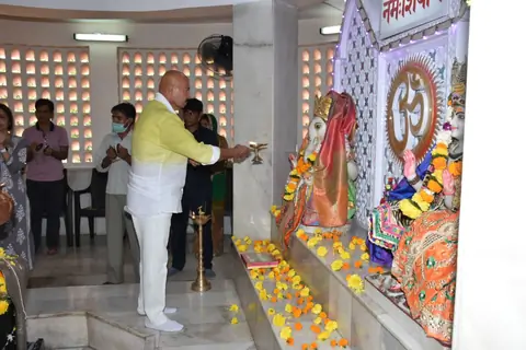 Rakesh Roshan and family attend Shivratri Puja in Panvel! 