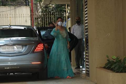 Kareena Kapoor at Karisma Kapoor house