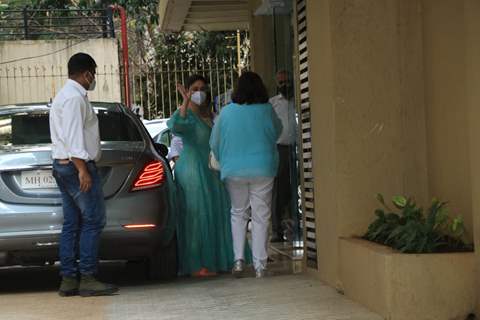 Kareena Kapoor Khan and Babita Kapoor at Karisma Kapoor's house