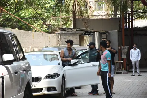 Tiger Shroff snapped at Dance classes in Andheri