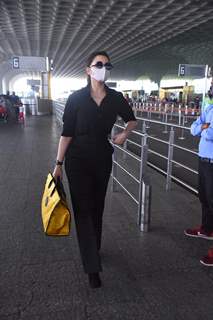 Parineeti Chopra snapped at airport