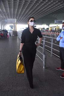 Parineeti Chopra snapped at airport