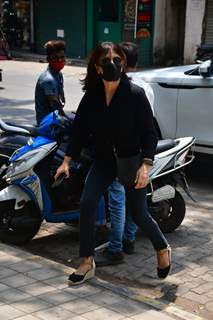 Neetu Kapoor makes a stylish apperance at a saloon in Bandra