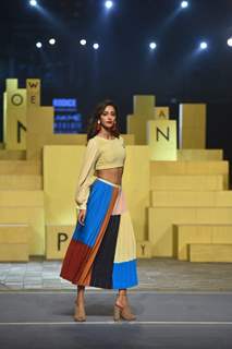 Ananya Panday walks the ramp at Lakme Fashion Week 2021!