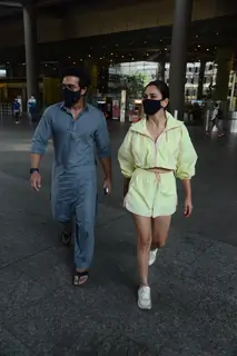Kriti Kharbanda and Pulkit Samrat snapped at airport