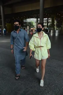 Kriti Kharbanda and Pulkit Samrat snapped at airport