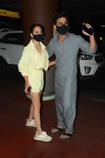 Kriti Kharbanda and Pulkit Samrat snapped at airport