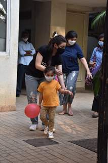 Soha Ali Khan with her daughter Inayaa at Bandra