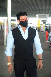 Sahil Khan sanpped at airport