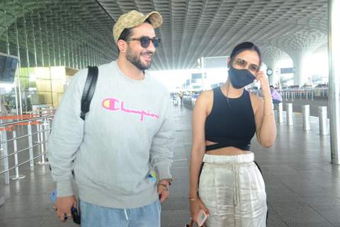 Aly Goni snapped with Jasmin Bhasin at airport