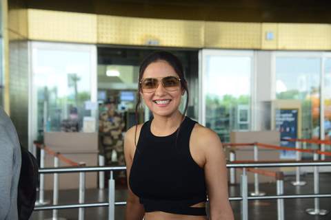 Jasmin Bhasin snapped at airport