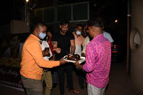 Ajay Devgn celebrates his birthday with fans