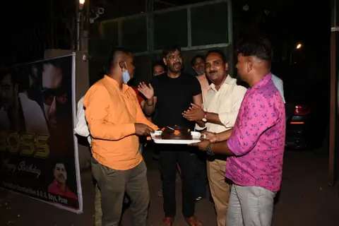 Ajay Devgn celebrates his birthday with fans
