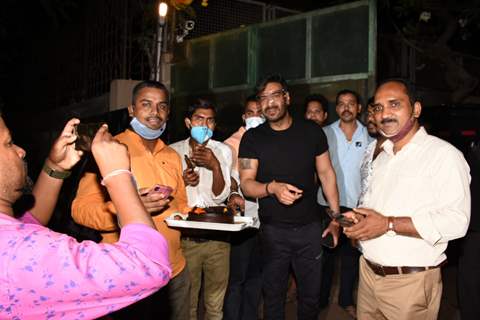 Ajay Devgn celebrates his birthday with fans