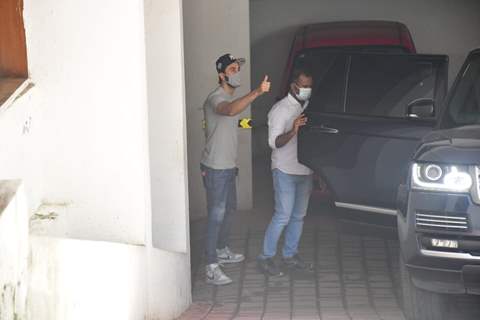 Ranbir Kapoor snapped at a clinic in Bandra!