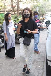 Neetu Kapoor snapped outside a bank in Bandra!