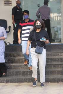 Neetu Kapoor snapped outside a bank in Bandra!