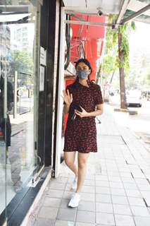 Mrunal Thakur snapped at a store in Juhu