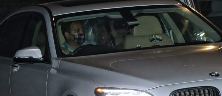 Shah Rukh Khan spotted in Bandra